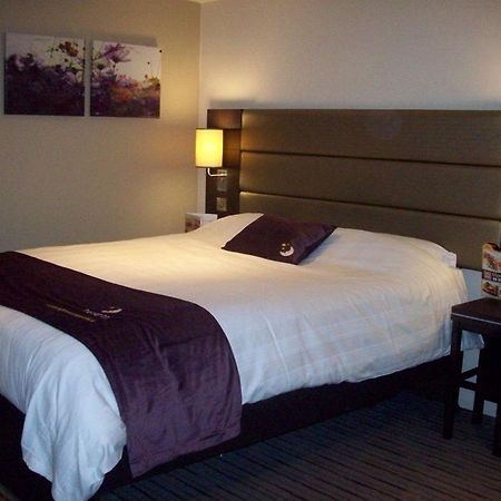 Premier Inn Milton Keynes South West Esterno foto