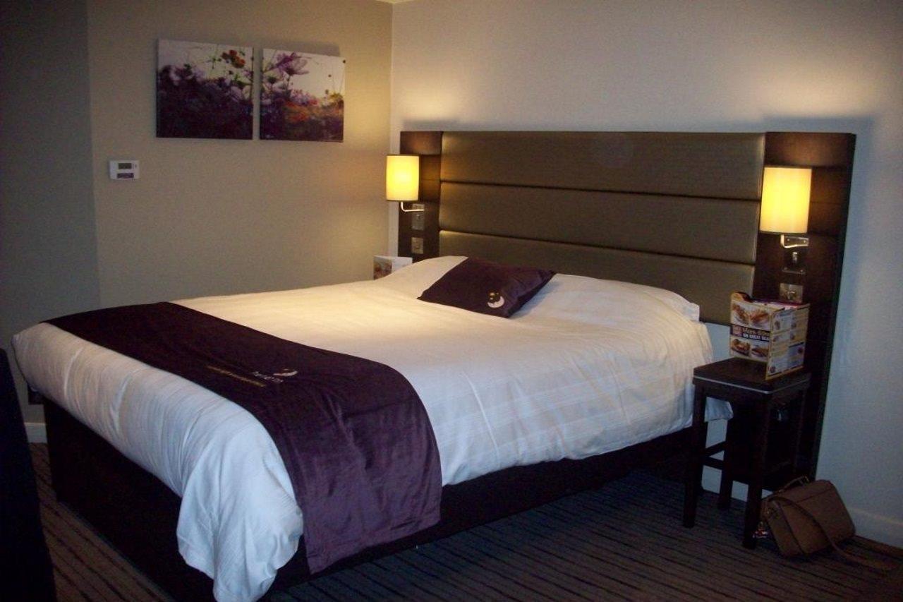 Premier Inn Milton Keynes South West Esterno foto