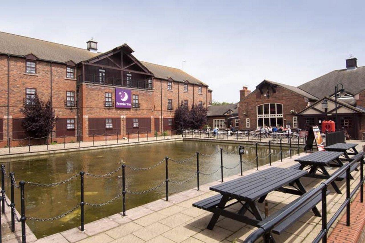 Premier Inn Milton Keynes South West Esterno foto