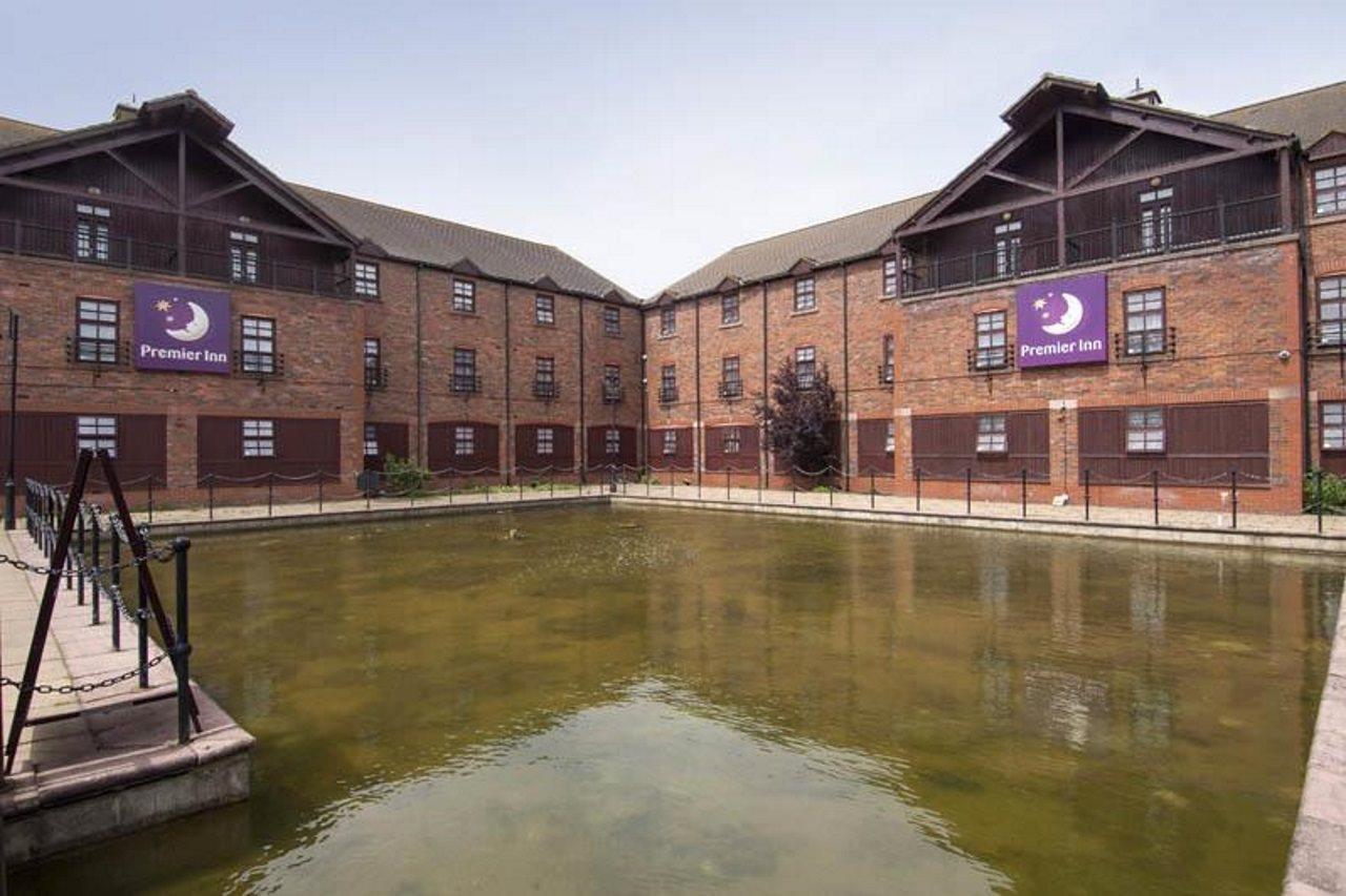 Premier Inn Milton Keynes South West Esterno foto