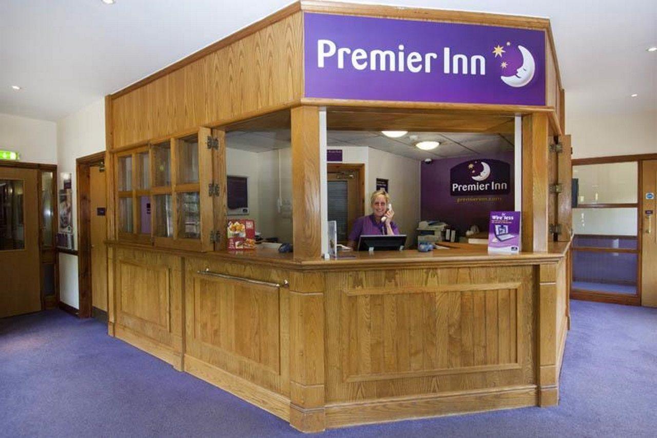 Premier Inn Milton Keynes South West Esterno foto